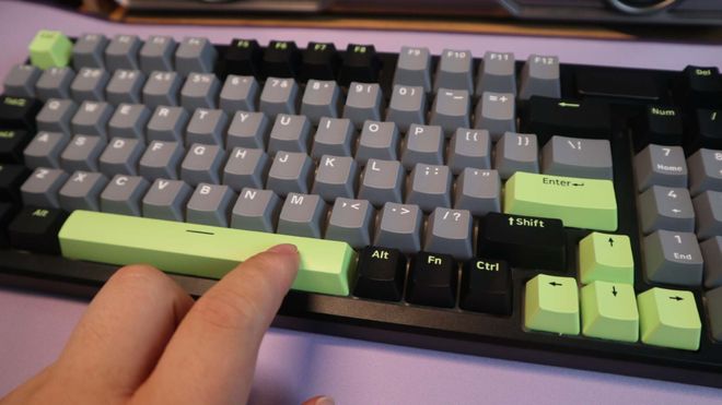 绿机械键盘测评：客制化与性价比的完美平衡开元棋牌试玩雷柏V700DIY-98黑灰(图10)